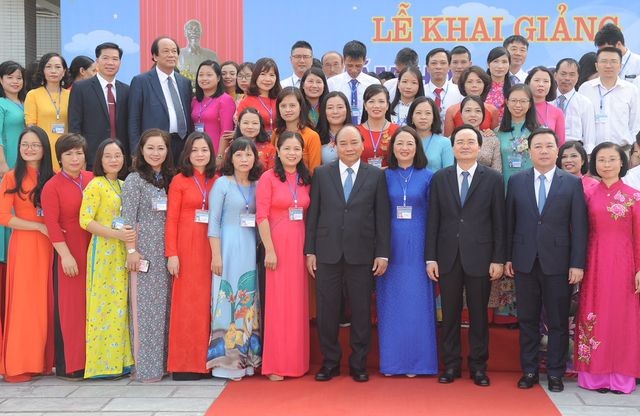 Thủ tướng Nguyễn Xuân Phúc: Dạy chữ đã quan trọng, dạy đức càng quan trọng hơn - ảnh 4