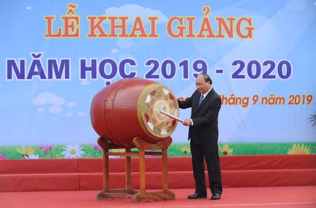 Thủ tướng Nguyễn Xuân Phúc: Dạy chữ đã quan trọng, dạy đức càng quan trọng hơn - ảnh 5