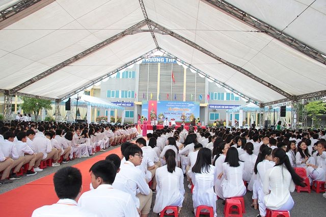 Thủ tướng Nguyễn Xuân Phúc: Dạy chữ đã quan trọng, dạy đức càng quan trọng hơn - ảnh 8