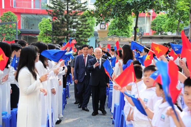 Hà Nội: Học sinh Nguyễn Siêu đón năm học mới với