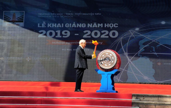 Hà Nội: Học sinh Nguyễn Siêu đón năm học mới với