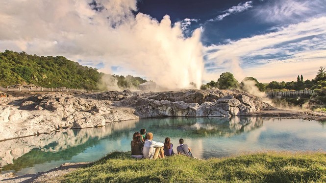 Vẻ đẹp của thành phố quanh năm ngập mùi trứng thối ở New Zealand - ảnh 7