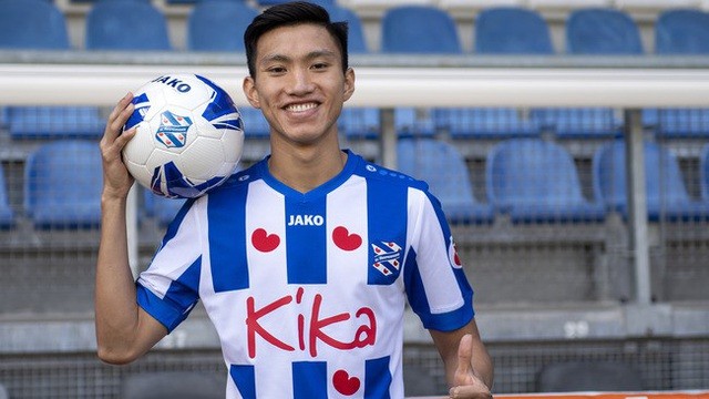 Văn Hậu lỡ dịp đối đầu với Ajax Amsterdam vì chậm visa - ảnh 1