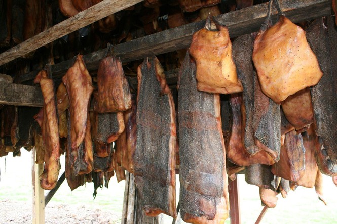 Hải cẩu nhồi xác chim và những món ăn bốc mùi nhất thế giới - ảnh 3