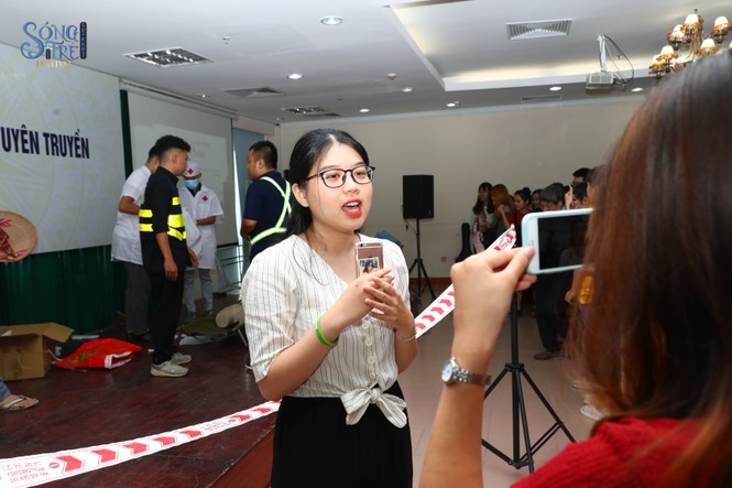 Đạo diễn Nguyễn Đức Hòa đặt câu hỏi với sinh viên Báo chí “Làm báo bằng smartphone, khó hay dễ?” - ảnh 5