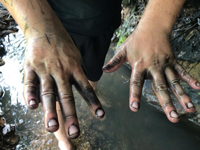 Hãi hùng hình ảnh nguồn nước đen ngòm dầu thải của Nhà máy nước sạch sông Đà - ảnh 10