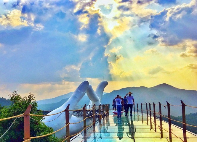Bàn tay Phật ngọc Trung Quốc đẹp lung linh trong ảnh check-in của du khách - ảnh 8