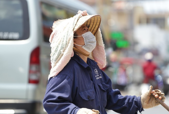 Hà Nội đang đối mặt với ô nhiễm nghiêm trọng: người dân than khó thở - ảnh 1