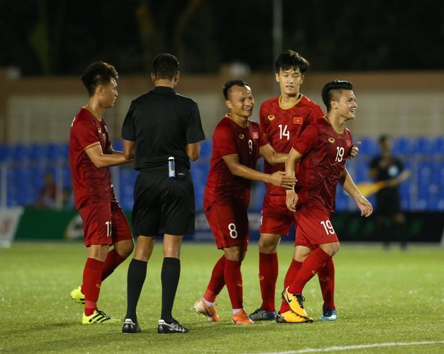Quang Hải: “Cầu thủ U22 Việt Nam tặng toàn bộ đồ ăn cho đội tuyển nữ” - ảnh 1