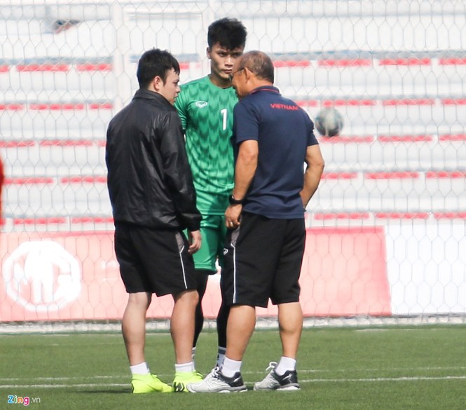 HLV Park trao đổi với Tiến Dũng trước bán kết SEA Games - ảnh 3