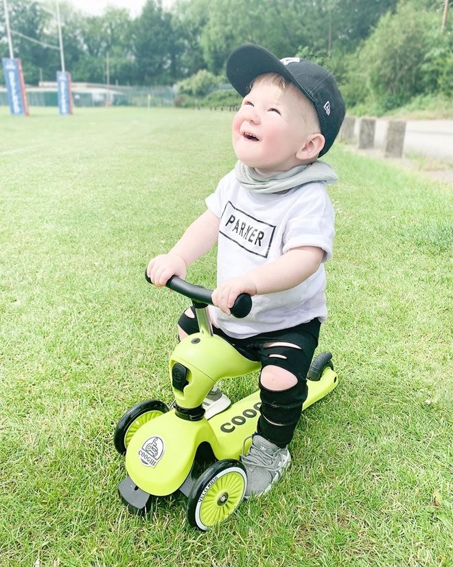 Cậu bé 2 tuổi nổi đình đám Instagram nhờ vẻ ngoài cực phẩm, kiếm được hàng tỷ đồng - ảnh 4