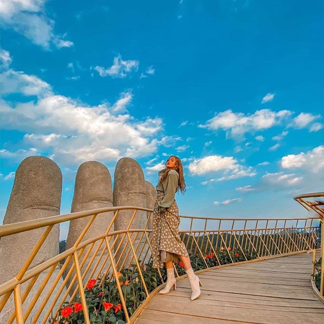 Thỏa sức sống ảo ở cây cầu bàn tay phiên bản thu nhỏ tại Đà Lạt - ảnh 2