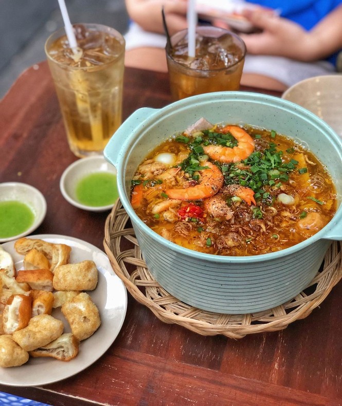 Bánh canh cua ăn nguyên nồi ở TP.HCM - ảnh 2