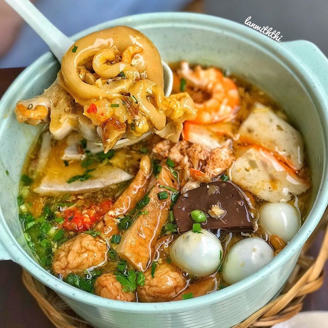 Bánh canh cua ăn nguyên nồi ở TP.HCM - ảnh 5