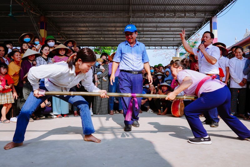 Độc đáo hội thi đánh trống tế tại đền chùa Gám ảnh 13