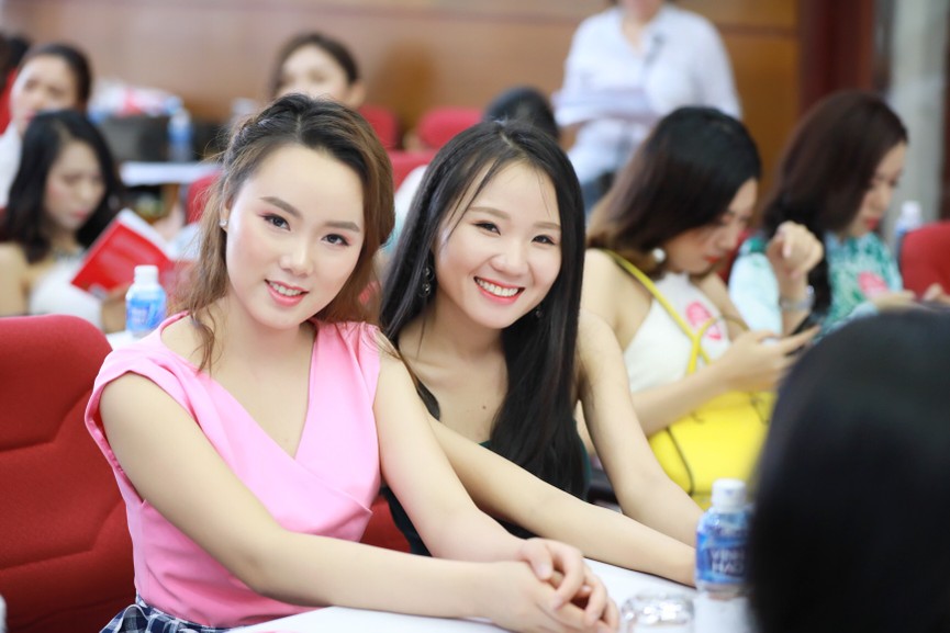 Chuyện về hai chị em ruột vượt hơn 400km dự thi Hoa hậu Việt Nam 2018 - ảnh 1