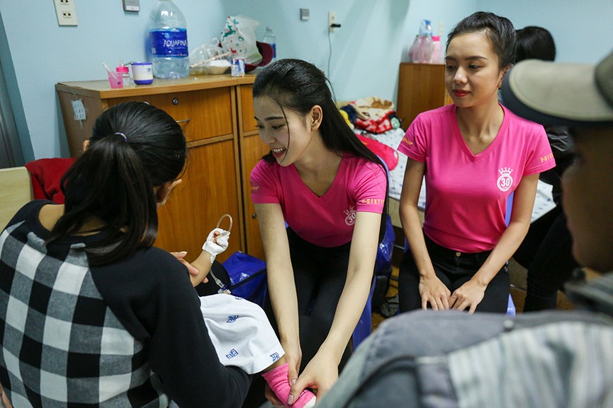 Những hình ảnh chưa từng tiết lộ trong dự án nhân ái HHVN 2018 - ảnh 2