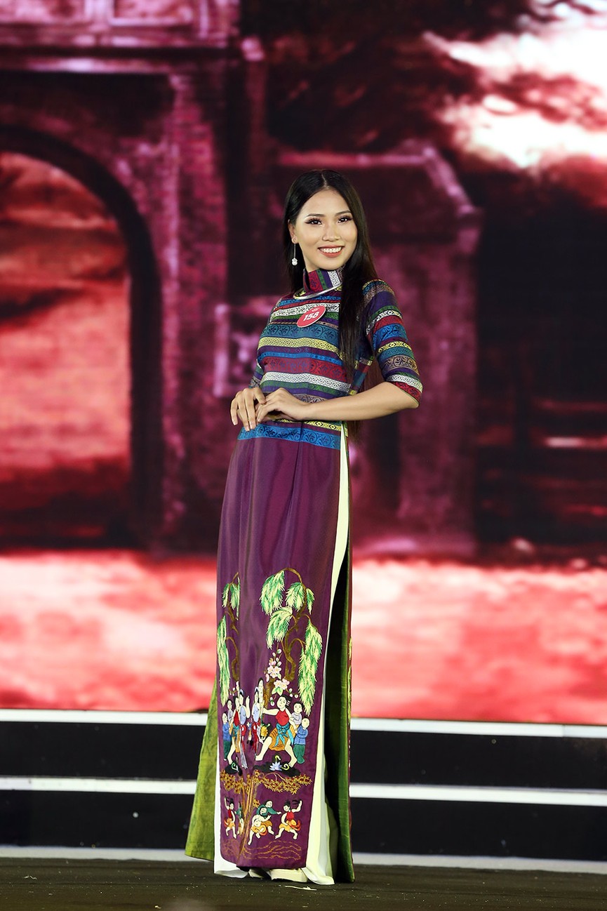 38 thí sinh Chung khảo phía Bắc HHVN khoe sắc trong trang phục áo dài - ảnh 31