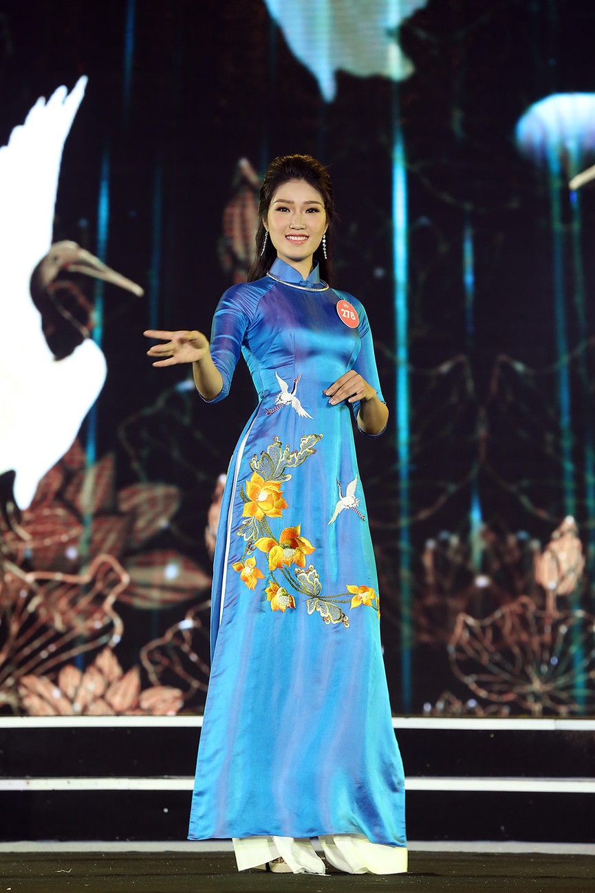 38 thí sinh Chung khảo phía Bắc HHVN khoe sắc trong trang phục áo dài - ảnh 8
