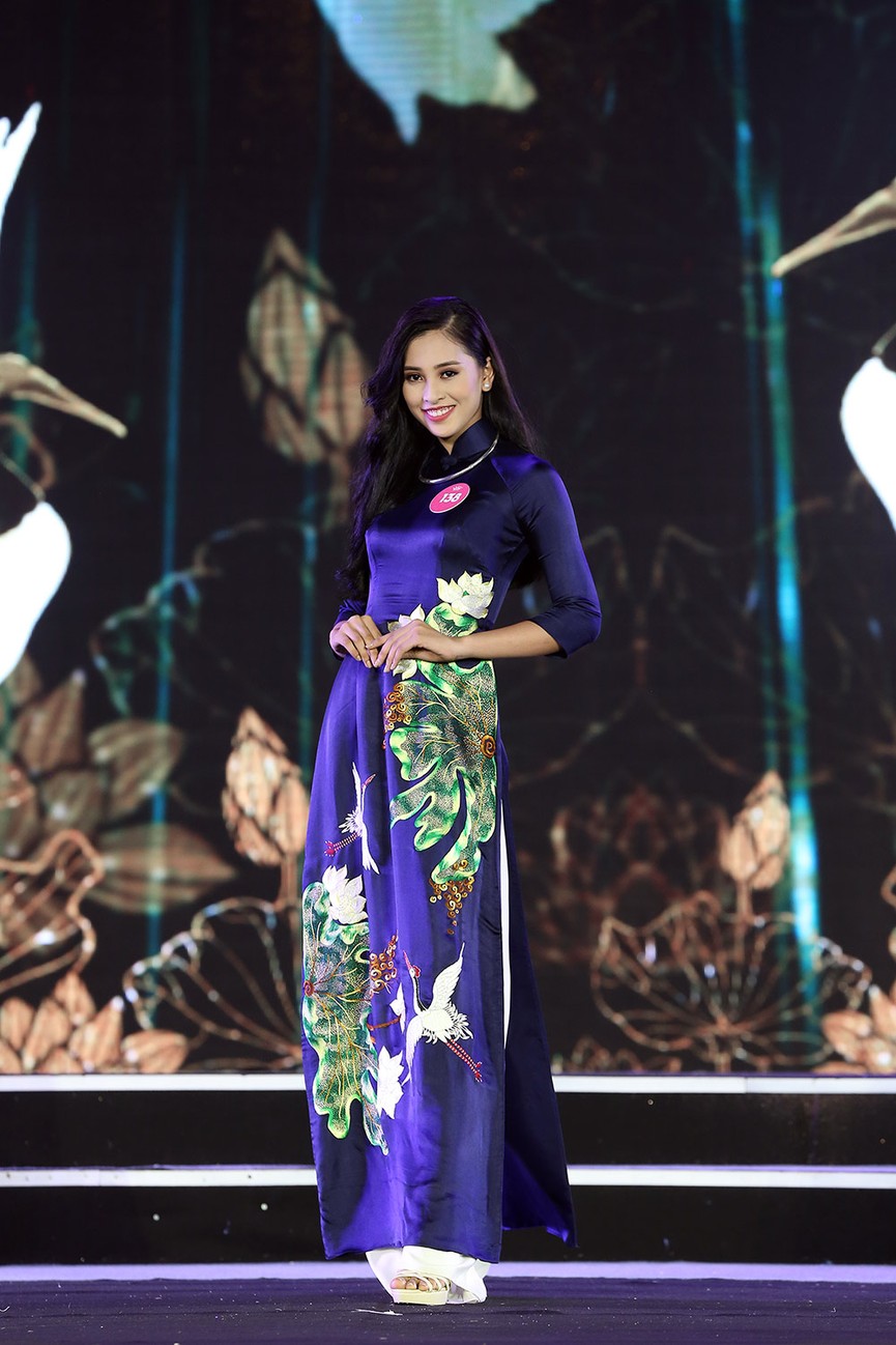38 thí sinh Chung khảo phía Bắc HHVN khoe sắc trong trang phục áo dài - ảnh 15