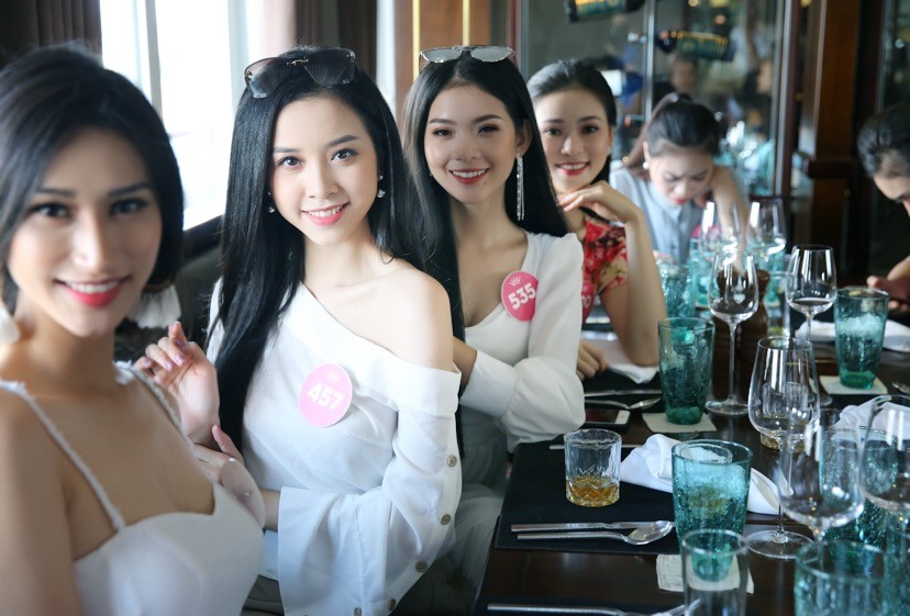Thí sinh HHVN tham quan Vịnh Hạ Long trên du thuyền 5 sao - ảnh 5