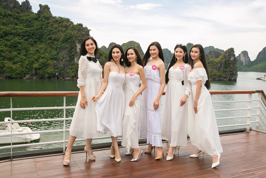 Thí sinh HHVN tham quan Vịnh Hạ Long trên du thuyền 5 sao - ảnh 4