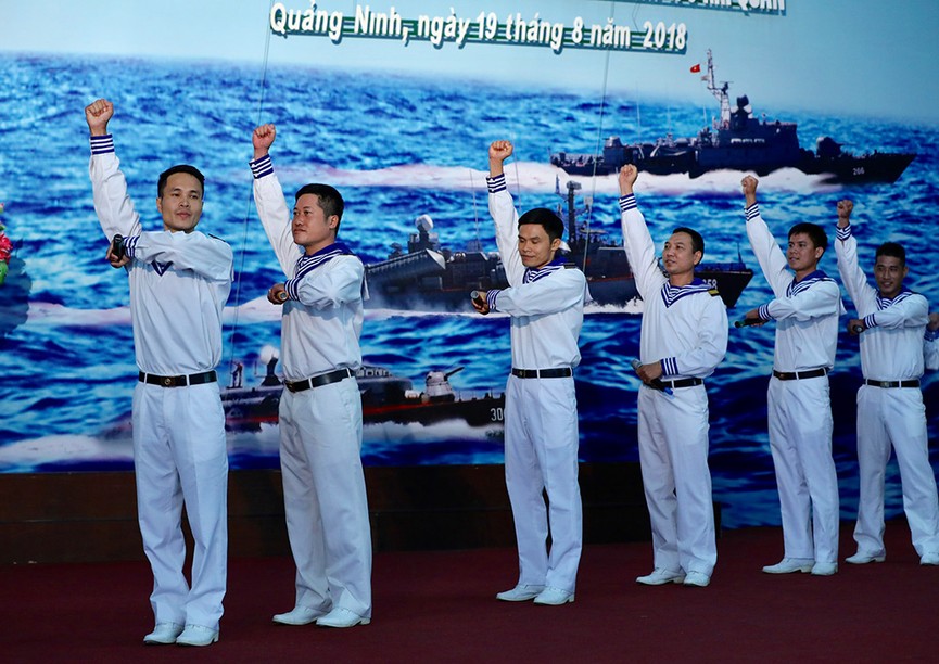 Thí sinh HHVN giao lưu cùng Lữ đoàn 170 Hải quân - ảnh 5
