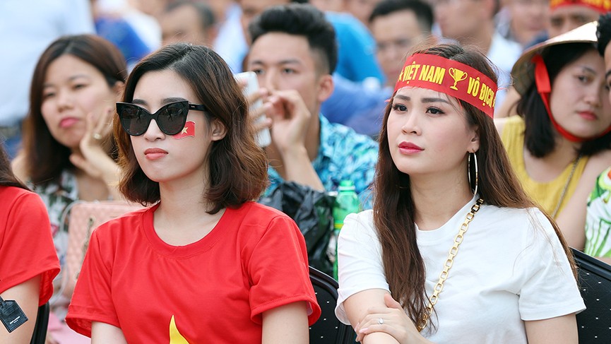 Thí sinh HHVN dừng tập để cổ vũ tuyển Olympic Việt Nam - ảnh 5