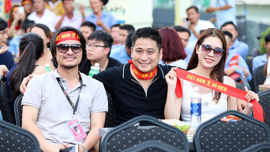 Thí sinh HHVN dừng tập để cổ vũ tuyển Olympic Việt Nam - ảnh 7