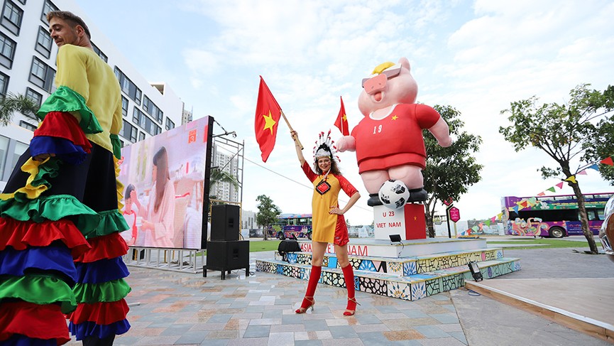 Thí sinh HHVN dừng tập để cổ vũ tuyển Olympic Việt Nam - ảnh 10