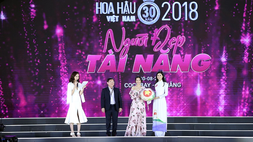 Nữ tiếp viên hàng không gây bất ngờ với tài năng đánh trống tại HHVN - ảnh 14