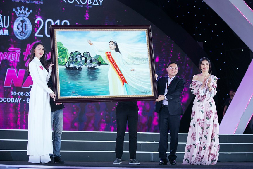 Nữ tiếp viên hàng không gây bất ngờ với tài năng đánh trống tại HHVN - ảnh 16