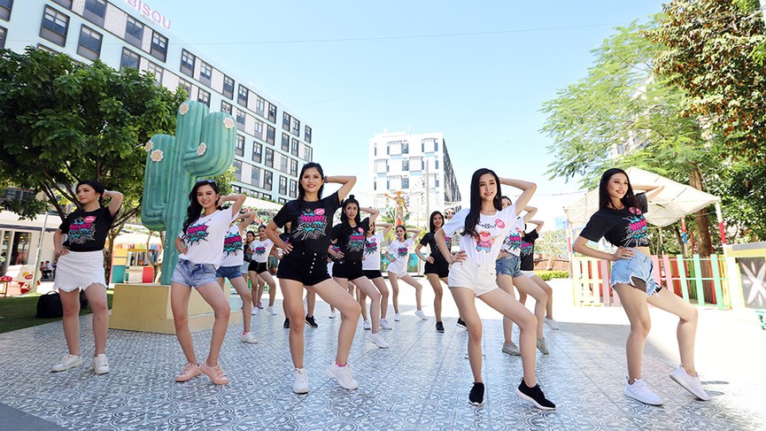 Thí sinh HHVN phô dáng khoẻ khoắn, nóng bỏng với điệu nhảy Zumba - ảnh 9