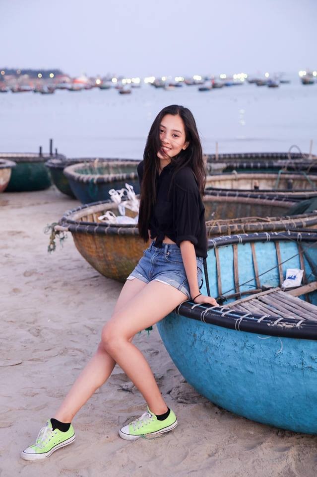 Loạt ảnh đời thường chưa từng tiết lộ của tân Hoa hậu Trần Tiểu Vy - ảnh 7