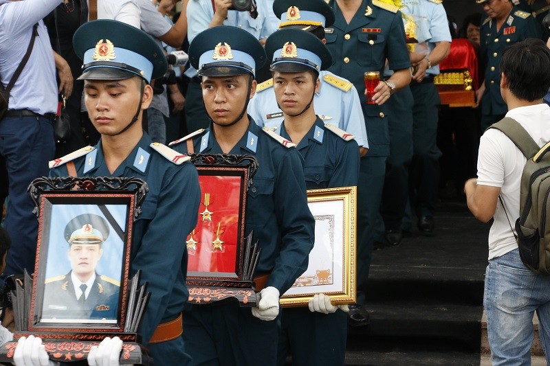Lễ truy điệu hai phi công Su-22 về đất mẹ - ảnh 11
