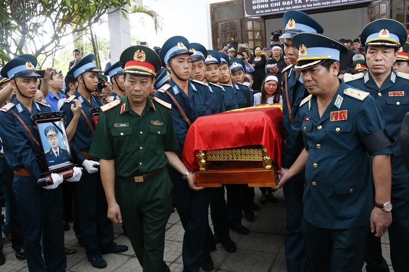 Lễ truy điệu hai phi công Su-22 về đất mẹ - ảnh 12