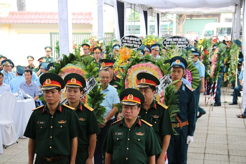 Lễ truy điệu hai phi công Su-22 về đất mẹ - ảnh 1
