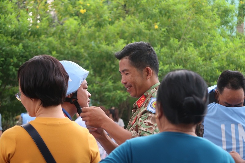 Phút chia tay của bác sĩ quân y lên đường đến NamSudan làm nhiệm vụ - ảnh 11