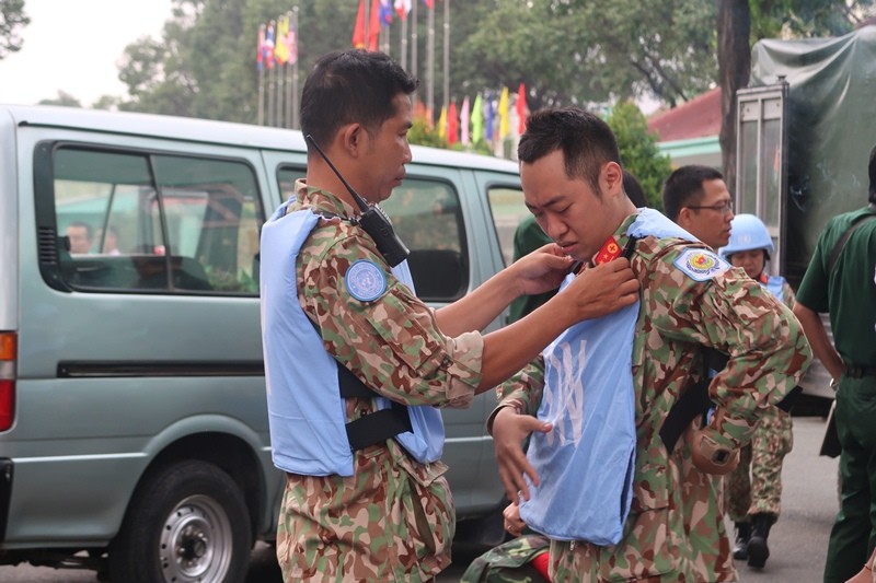 Phút chia tay của bác sĩ quân y lên đường đến NamSudan làm nhiệm vụ - ảnh 7