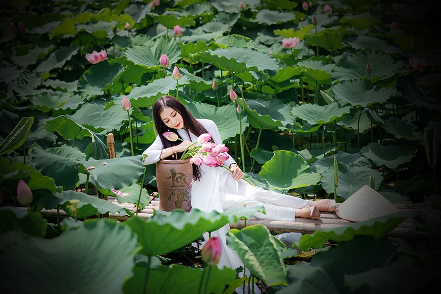 Tinh khôi nhan sắc Hoa khôi iMiss 2017 cuốn hút bên hồ sen - ảnh 5