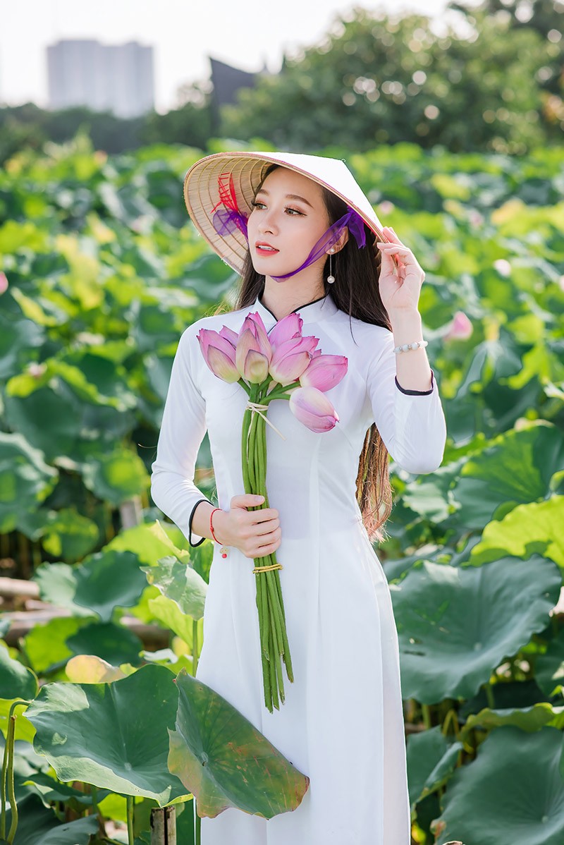 Tinh khôi nhan sắc Hoa khôi iMiss 2017 cuốn hút bên hồ sen - ảnh 3
