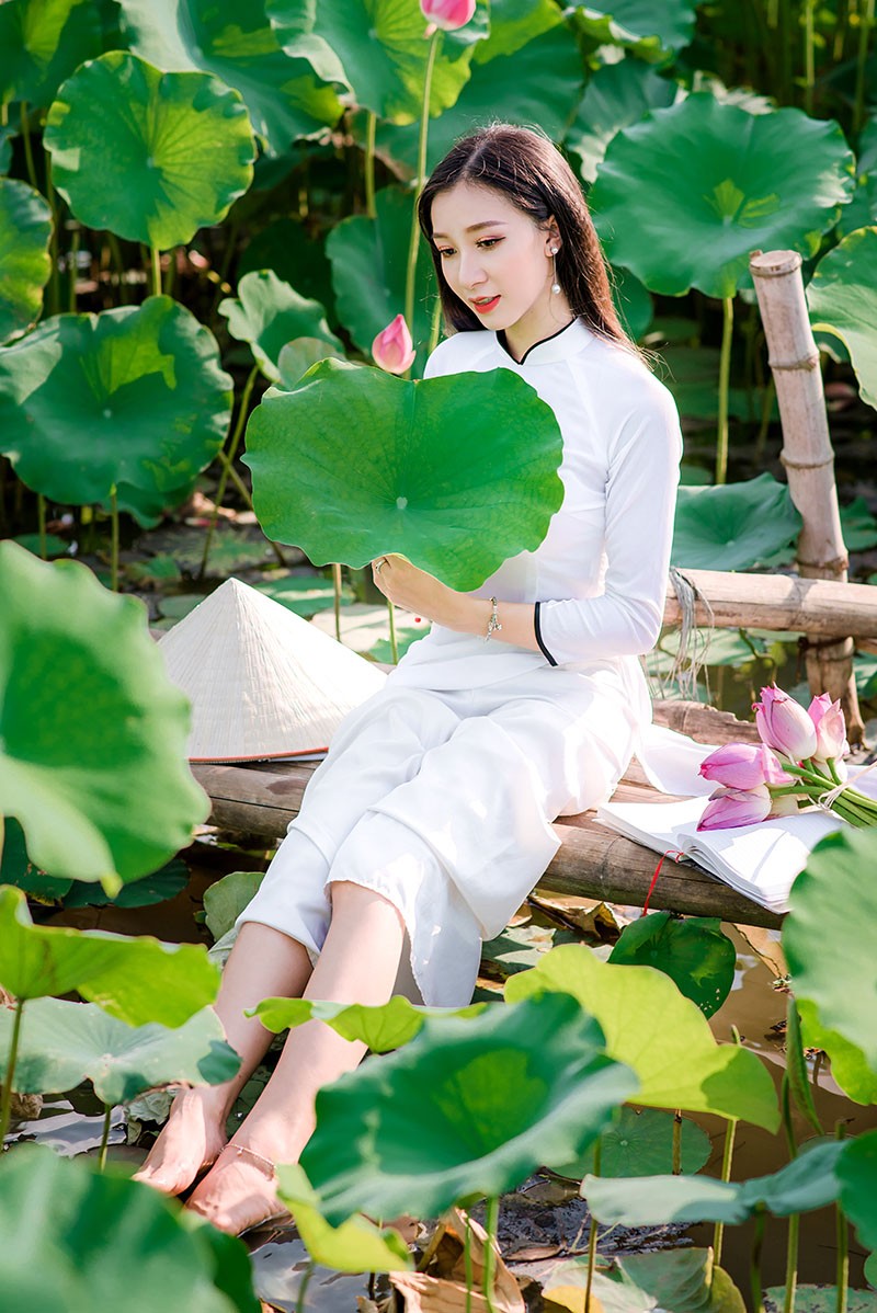 Tinh khôi nhan sắc Hoa khôi iMiss 2017 cuốn hút bên hồ sen - ảnh 6