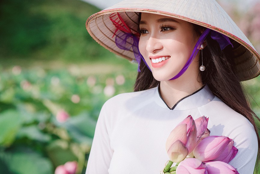Tinh khôi nhan sắc Hoa khôi iMiss 2017 cuốn hút bên hồ sen - ảnh 9