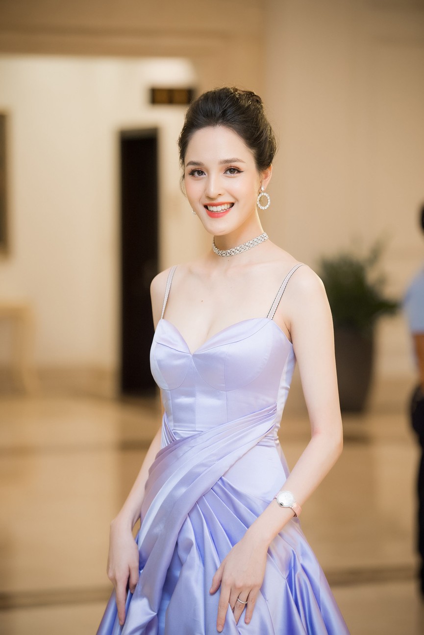 Hoa hậu Thu Thuỷ tái xuất, hội ngộ cùng dàn Hoa, Á hậu đình đám - ảnh 4