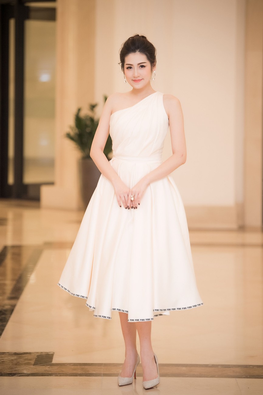 Hoa hậu Thu Thuỷ tái xuất, hội ngộ cùng dàn Hoa, Á hậu đình đám - ảnh 5