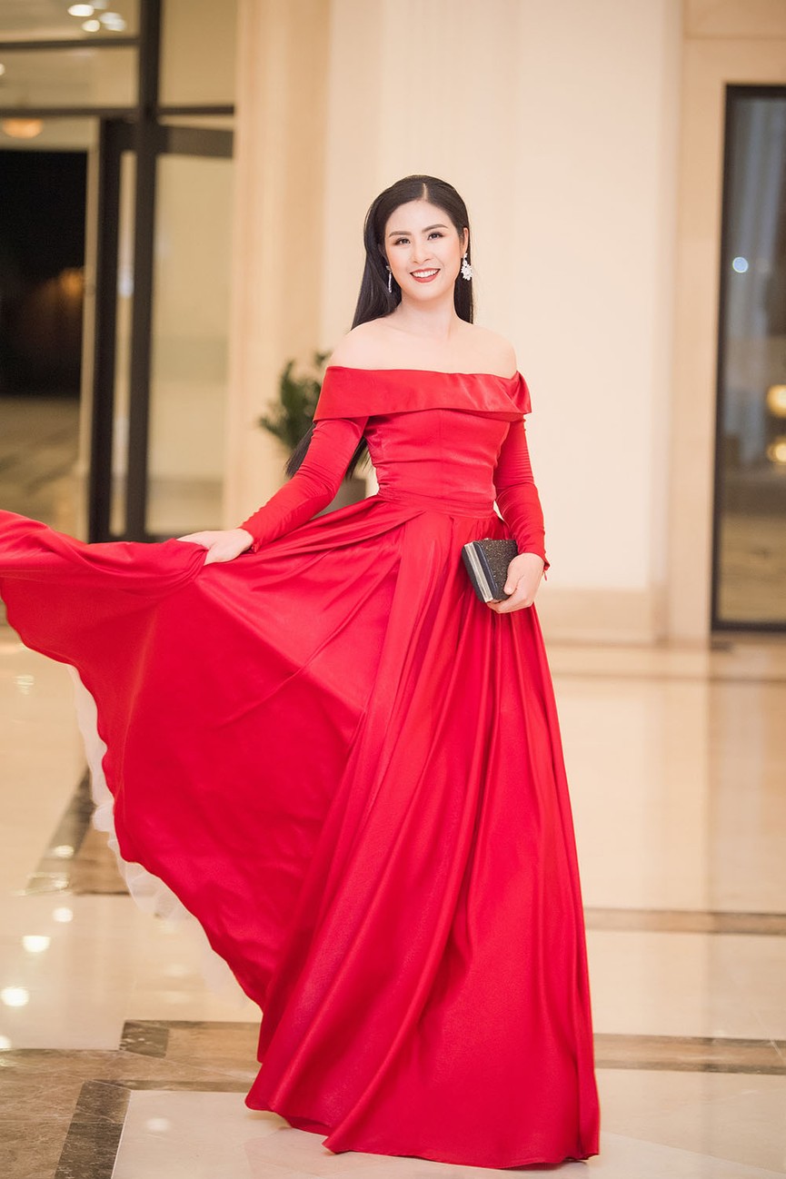 Hoa hậu Thu Thuỷ tái xuất, hội ngộ cùng dàn Hoa, Á hậu đình đám - ảnh 10