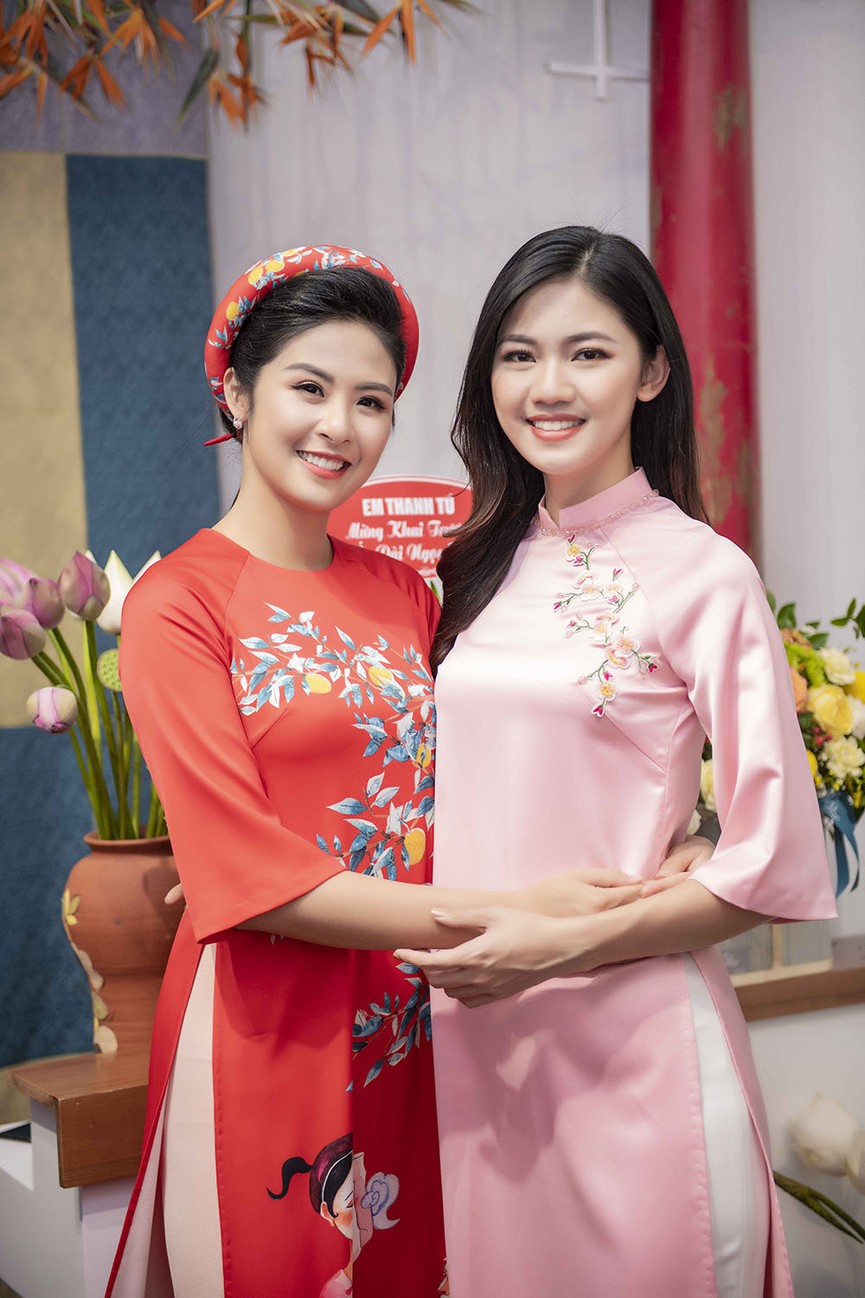 Dàn Hoa, Á hậu xúng xính áo dài chúc mừng Ngọc Hân lên chức bà chủ - ảnh 3