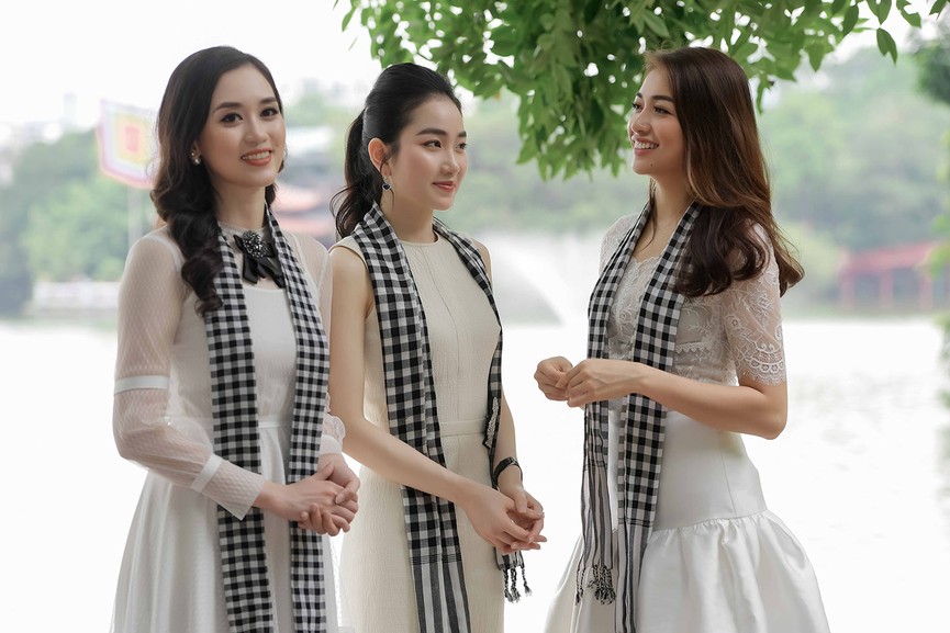 Tú Anh, Mâu Thuỷ cùng dàn người đẹp dạo Hồ Gươm - ảnh 9