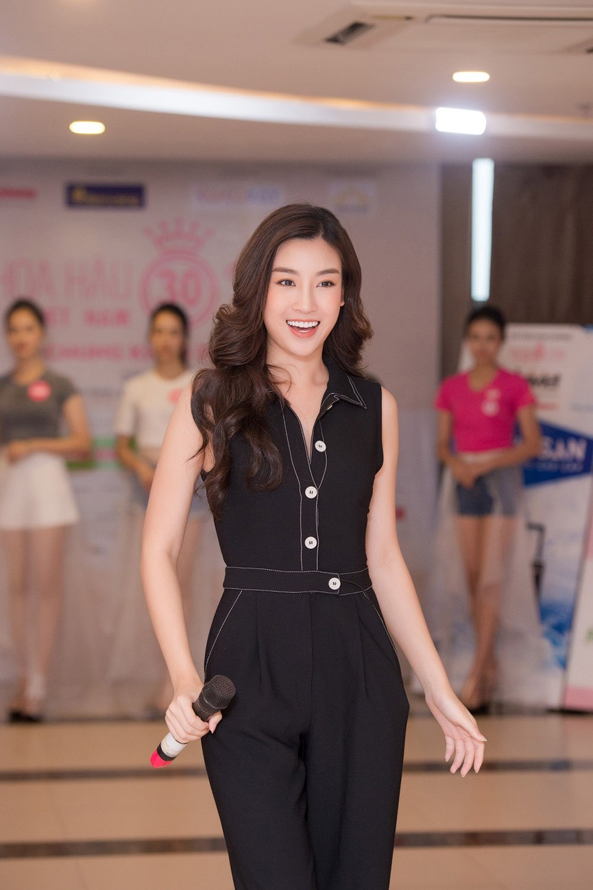 Hoa hậu Đỗ Mỹ Linh - Khi thần thái song hành cùng sự duyên dáng - ảnh 8