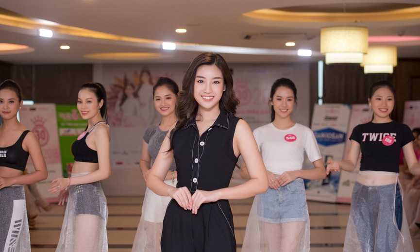 Hoa hậu Đỗ Mỹ Linh - Khi thần thái song hành cùng sự duyên dáng - ảnh 9